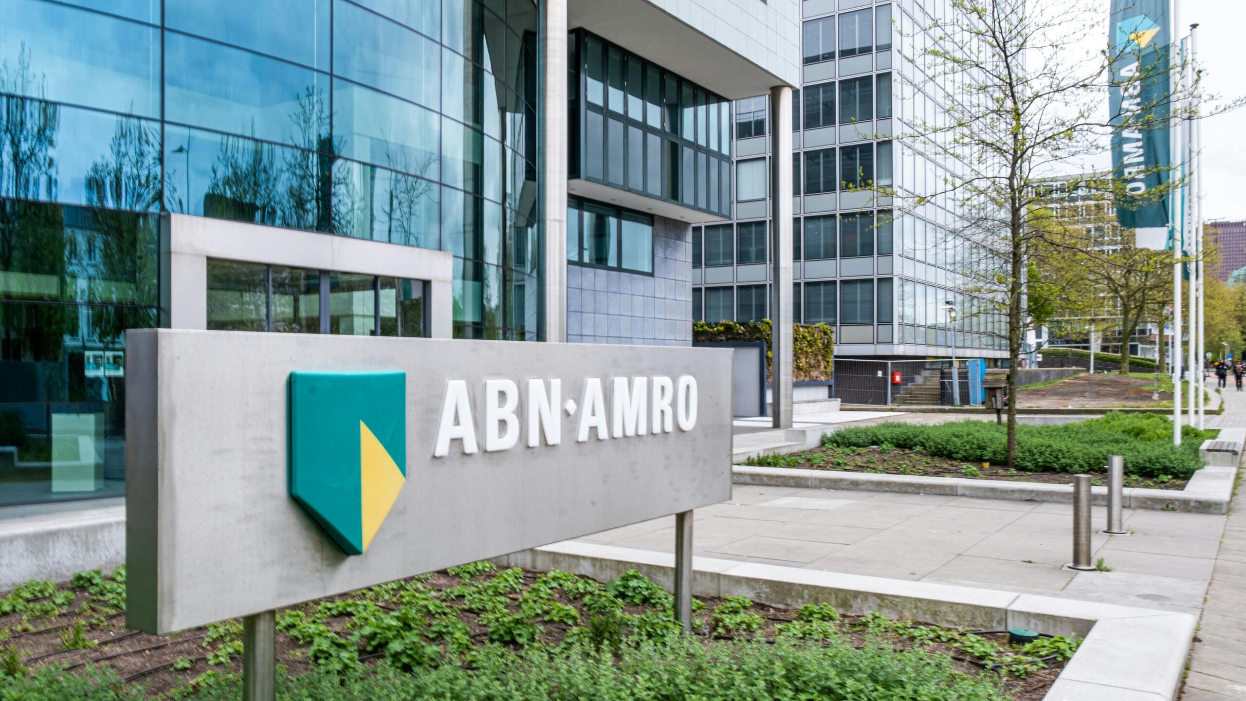 Stichting wil dat ABN AMRO rentecompensatie tijdelijk staakt