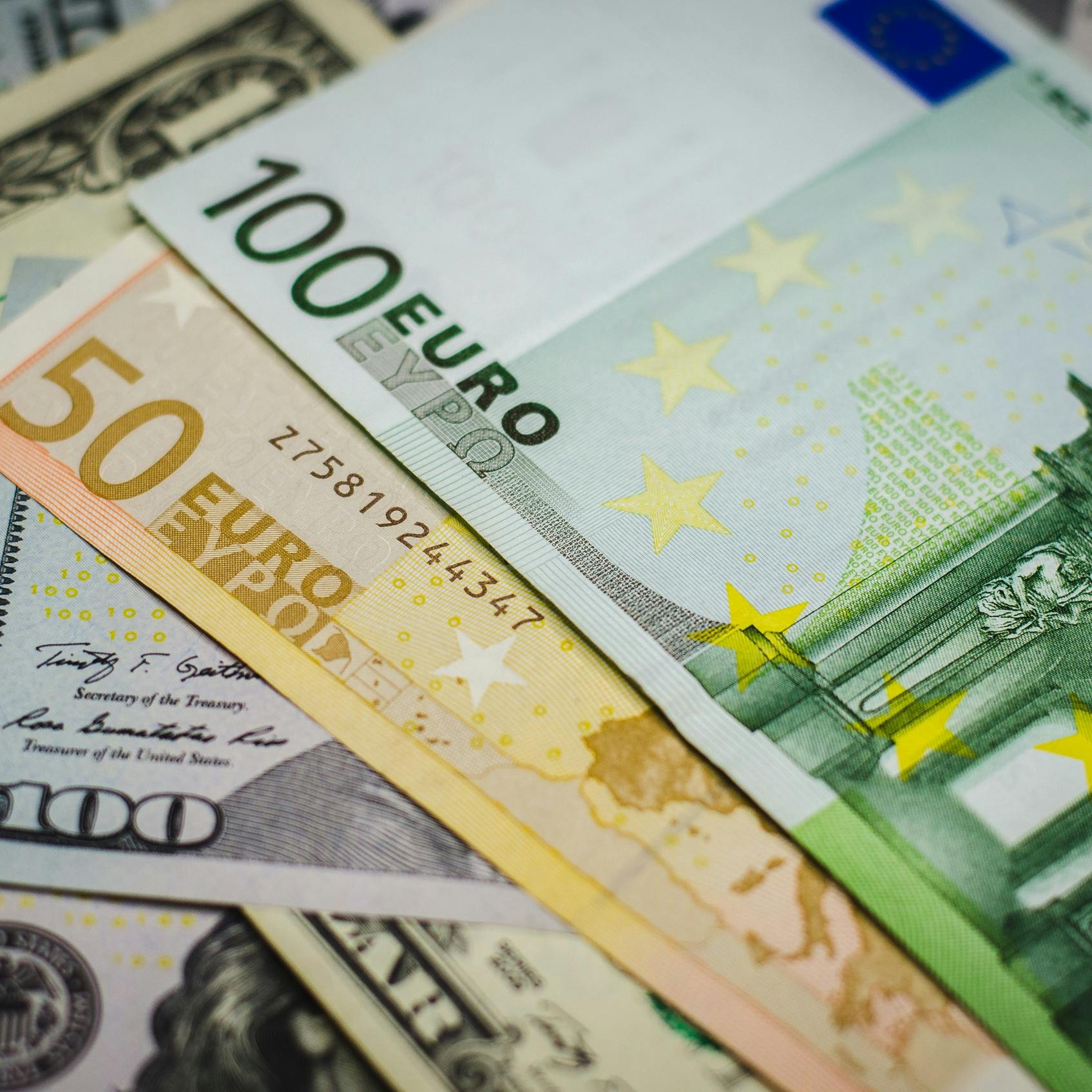 Dollar boet in op euro: 'Waardestijging gevolg van ECB-beleid'