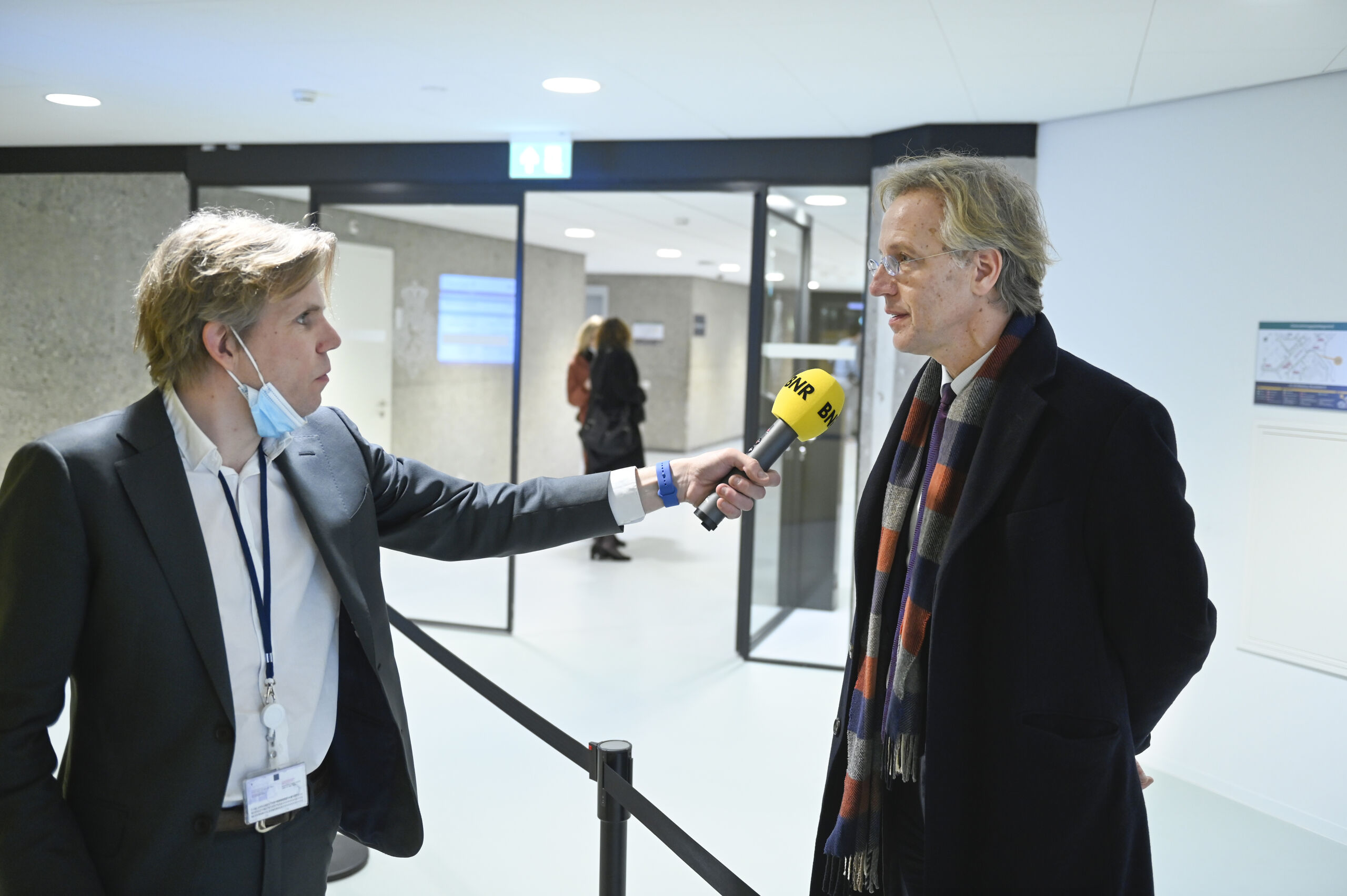 Politiek verslaggever Leendert Beekman in gesprek met Robbert Dijkgraaf.z