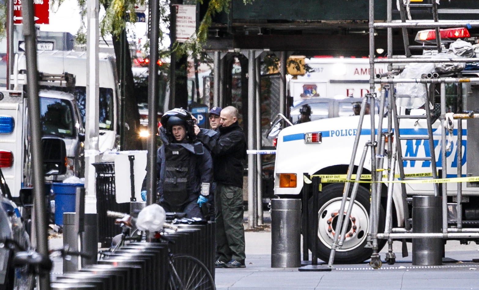 Bij de CNN-kantoren in het Time Warner Center wordt gezocht naar explosieven.