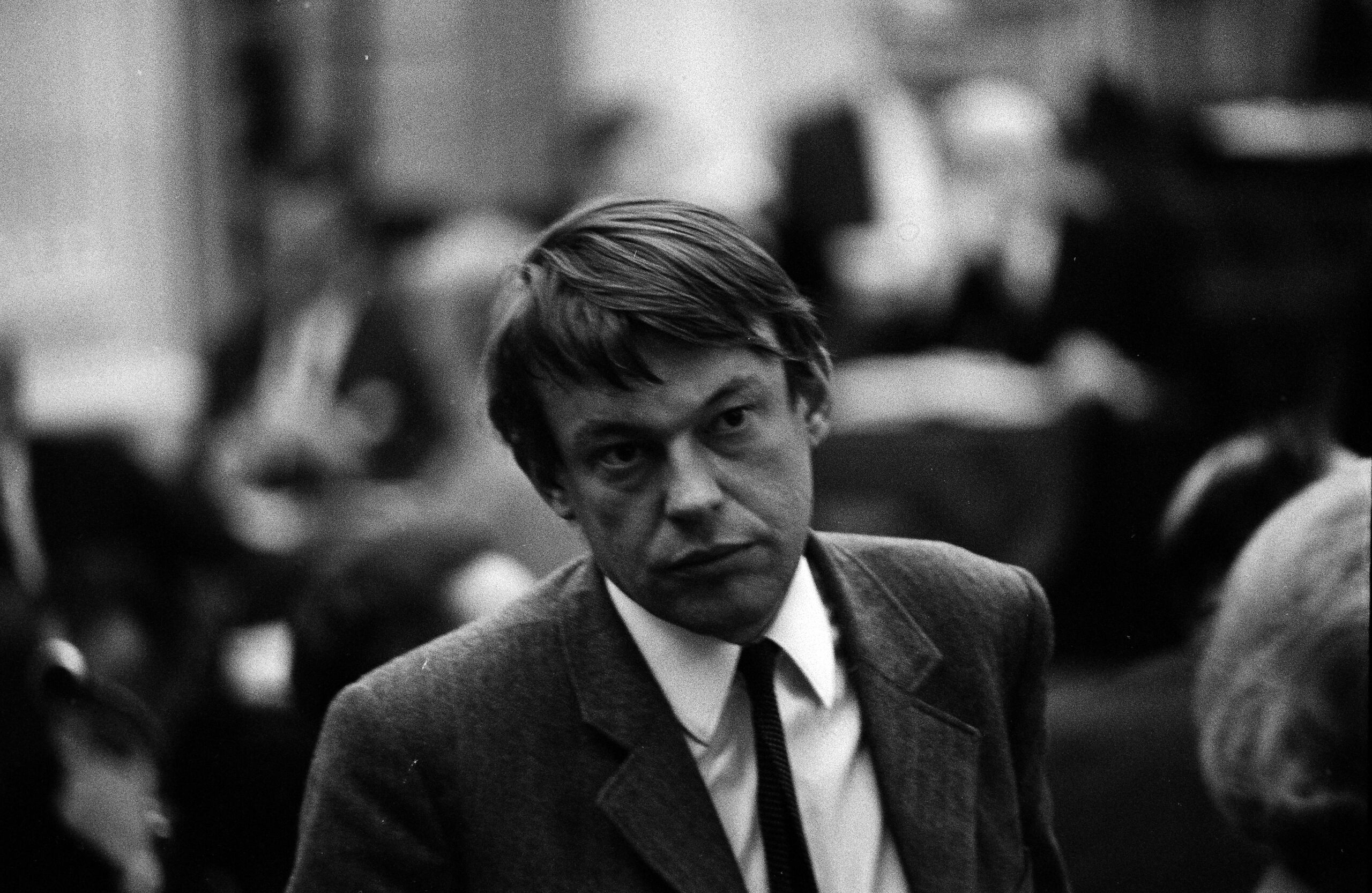 Hans van Mierlo in 1968, toen fractieleider van D66 