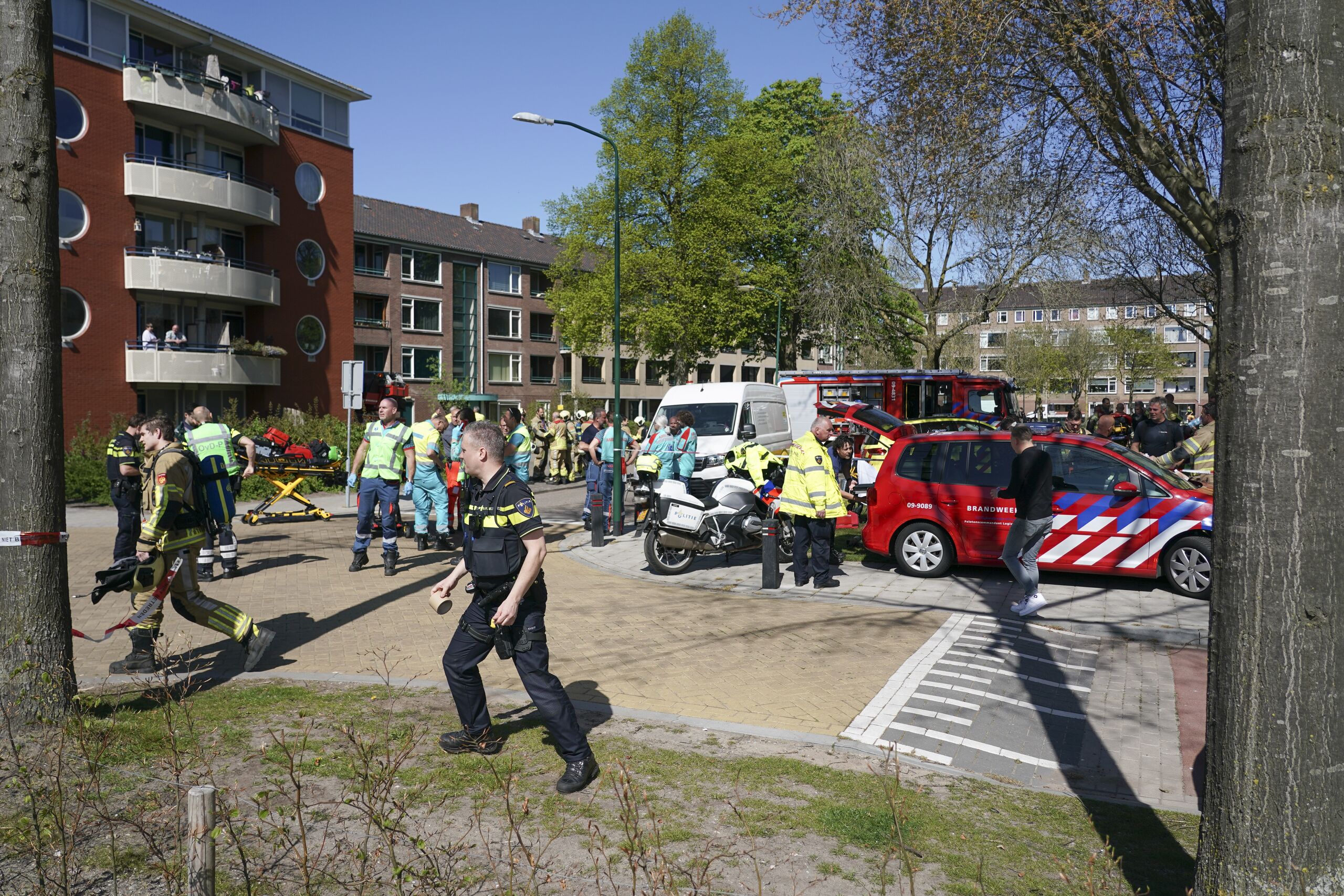 Een flat in Bilthoven is deels verwoest door een explosie na een gaslek.