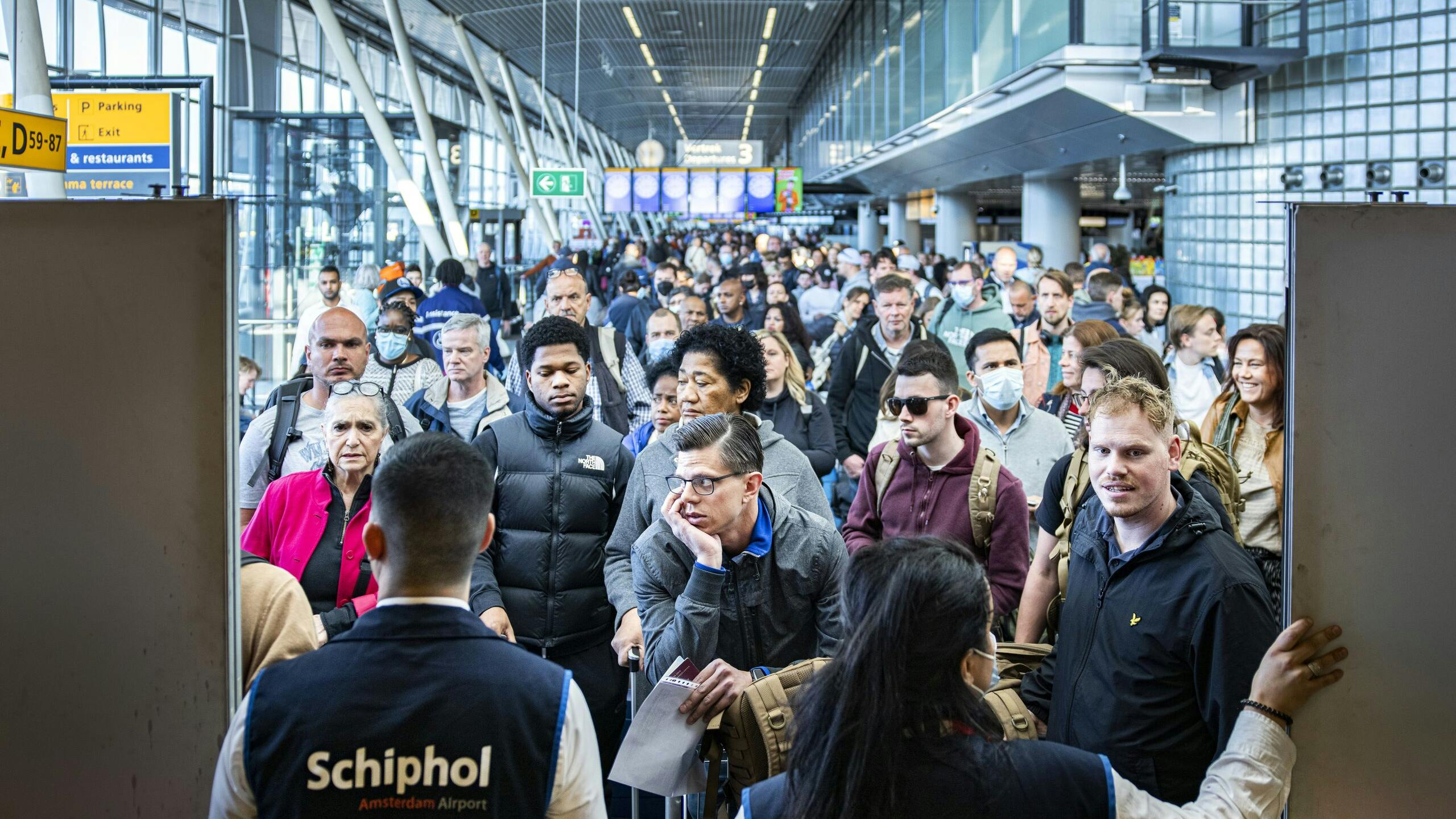 Schiphol verplaatst vluchten om te grote drukte te voorkomen