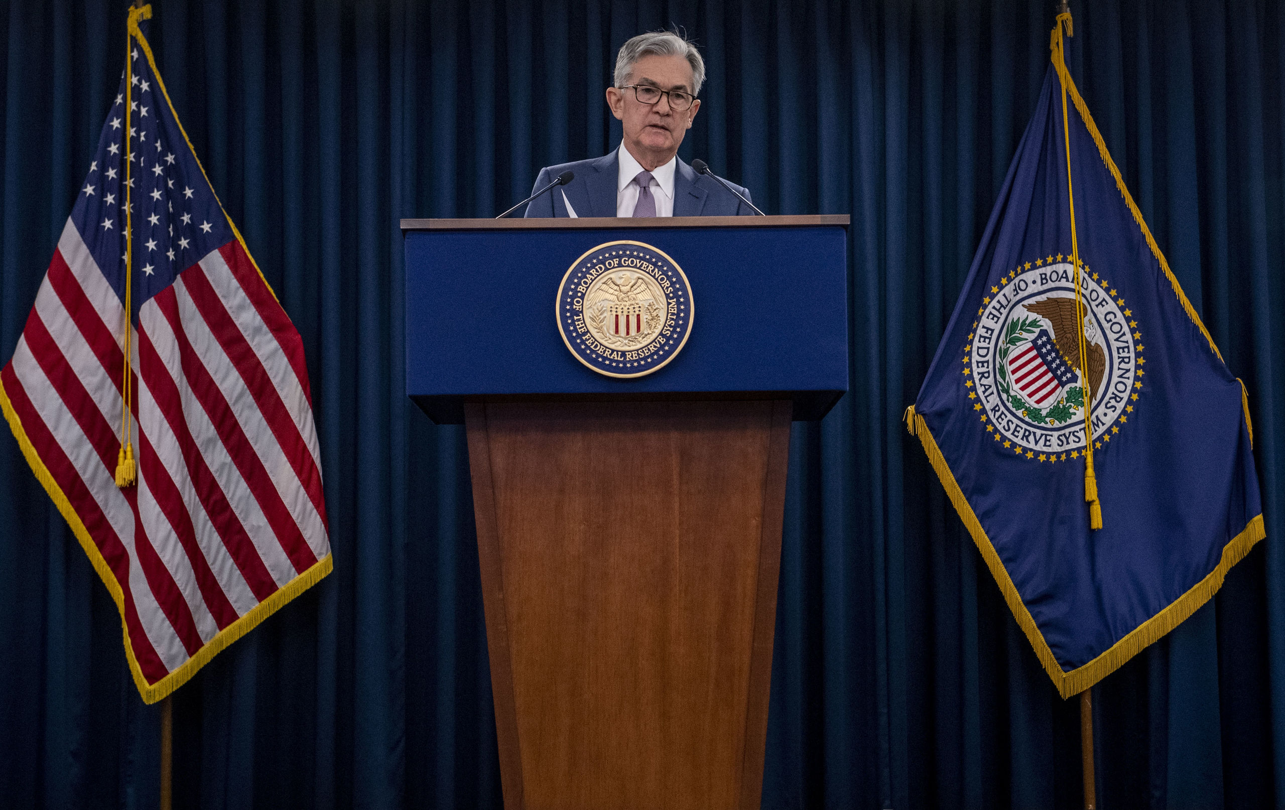 Fed-president Jerome Powell geeft een persconferentie over het onverwachte rentebesluit 