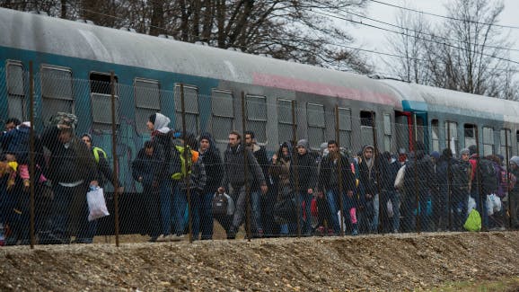 Vluchtelingen in de buurt van de Oostenrijkse grens. Foto: EPA/ANP