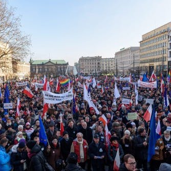 Tienduizenden Polen betogen voor vrije media