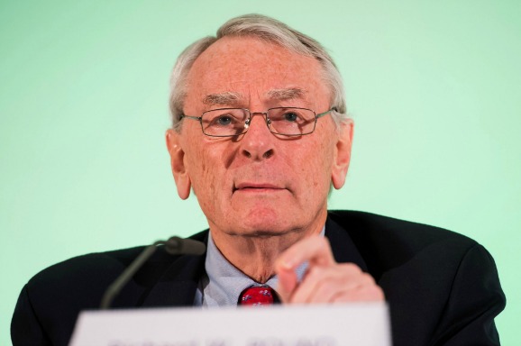 Dick Pound, voorzitter van de onderzoekscommissie van antidopingagentschap WADA tijdens de persconferentie. Foto ANP
