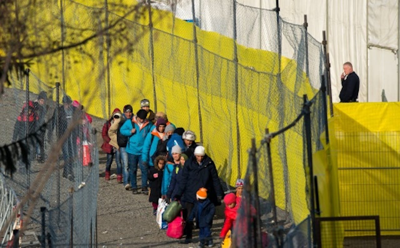 Vluchtelingen komen aan in Oostenrijk (EPA)