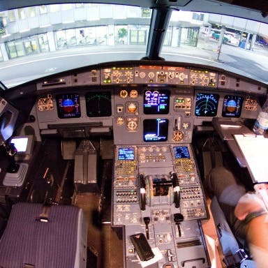 'Stewardess in de cockpit? Een schijnmaatregel'