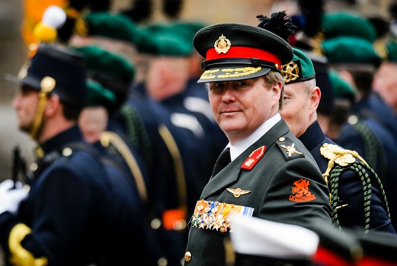 Koning Willem Alexander reikt de Willemsorde uit