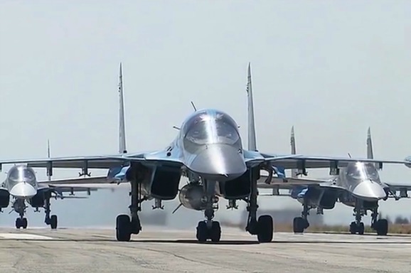 Een screenshot uit een video van het Russische ministerie van Defensie toont een Russische SU-34 bommenwerper die opstijgt vanaf het Hmeymim-vliegveld in Syrië. Foto ANP
