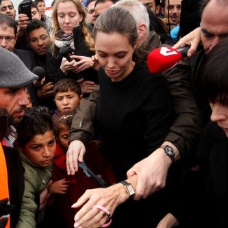 Angelina Jolie bezoekt vluchtelingen Athene