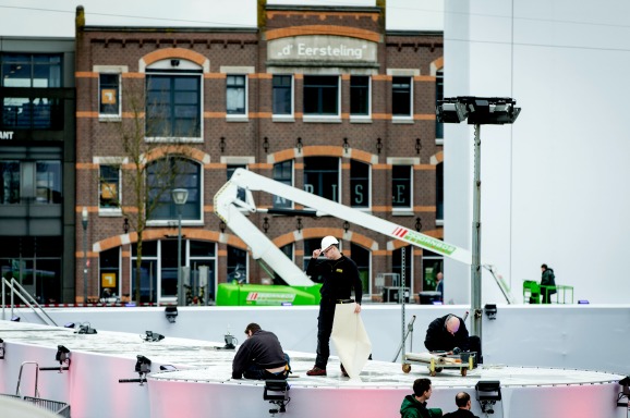 Het Eemplein in Amersfoort wordt klaargemaakt voor The Passion. Foto ANP