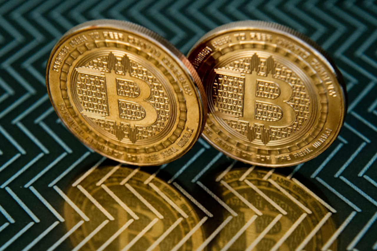 In 2014 liet het bedrijf Coinbase munten slaan met een Bitcoin-logo. Je kunt er niet mee betalen, want strikt genomen zijn het medailles. (Foto: ANP)