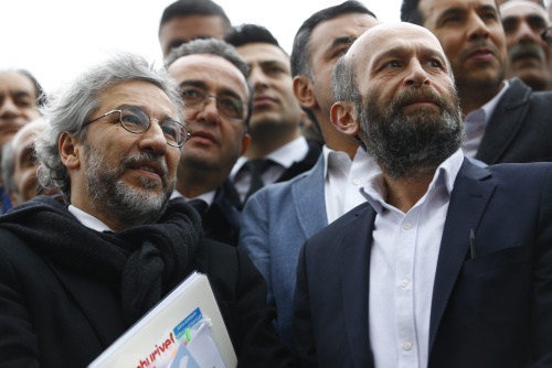 Can Dundar (L) en Erdem Gul (R). EPA