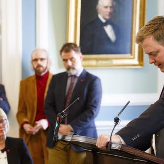 Duizenden IJslanders eisen vertrek premier