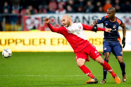 Nicolas Isimat-Mirin (R) en FC Utrecht speler Ruud Boymans (L). ANP