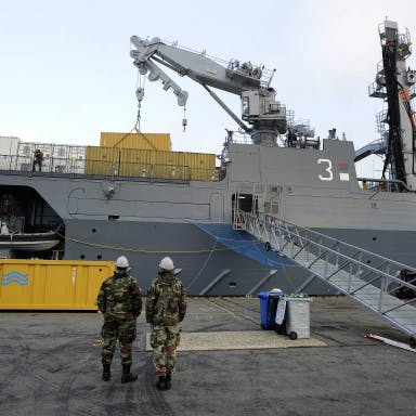 Nederlands marineschip Karel Doorman aangekomen in Sierra Leone