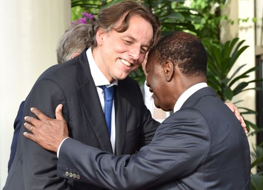 Bert Koenders met de Ivoriaanse president Alassane Ouattara. Foto: Issouf Sanogo/AFP/ANP