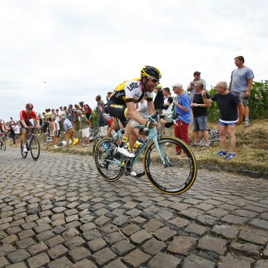 Tony Martin wint lastige Tour-etappe en pakt gele trui