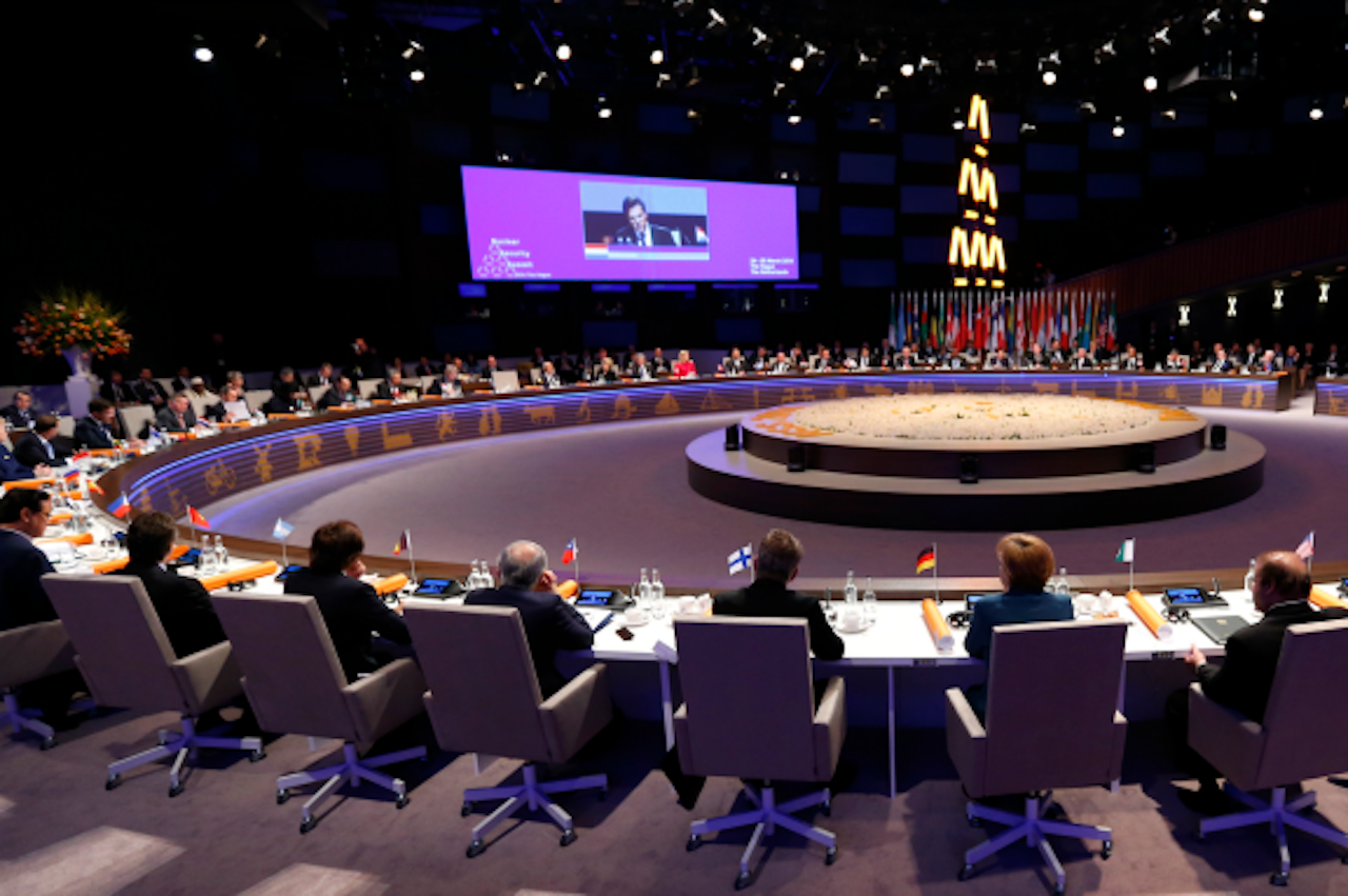 Wereldleiders tijdens de opening van de Nuclear Security Summit in Den Haag, in het voorjaar van 2014. Landen die eerder een oorlog verloren, vinden dit soort vergaderingen belangrijker dan landen die wonnen. (Foto: ANP)