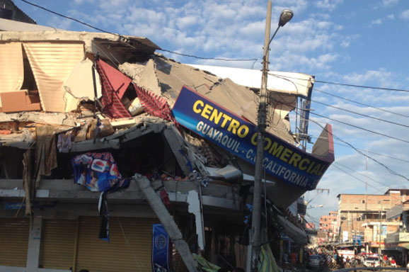 Aardbeving Ecuador. Foto's: Arjan Meesterburrie