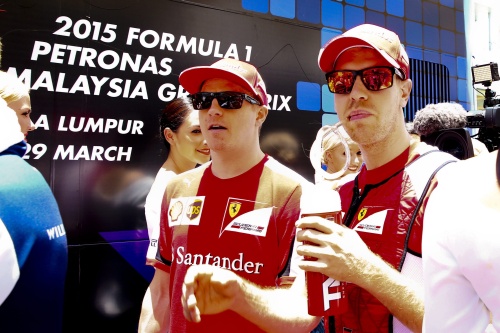 Räikkönen (L) en Vettel. EPA
