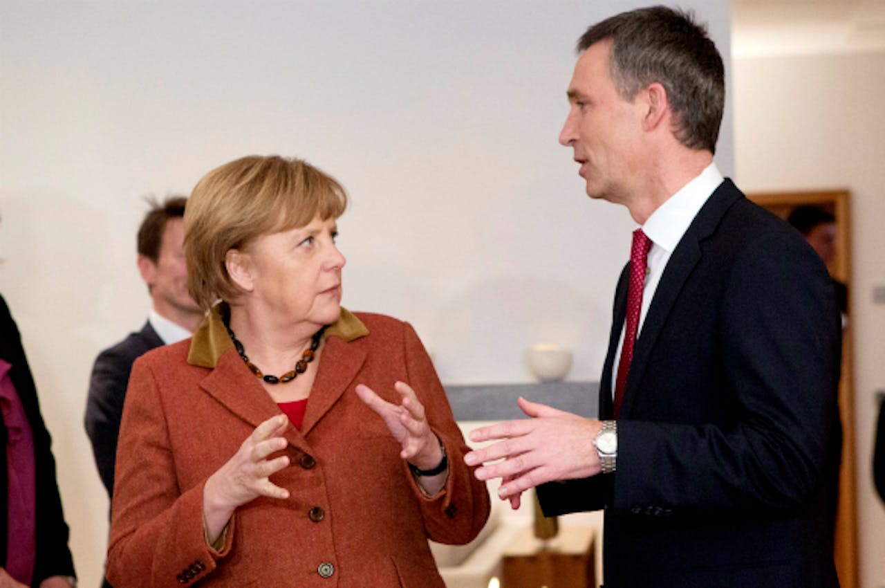 Foto: ANP/EPA - Merkel en Stoltenberg