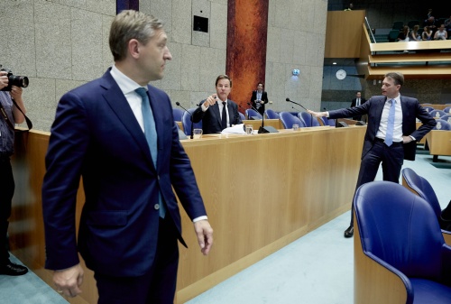 Pechtold (L) in debat met Harbers. ANP