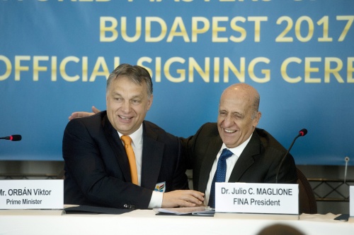 Julio Maglione (R). EPA
