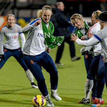 Vrouwen spelen uitzwaaiduel tegen Estland