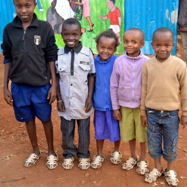 IntoConnection Vlog | Meegroeiende schoen redt levens in Derde Wereld