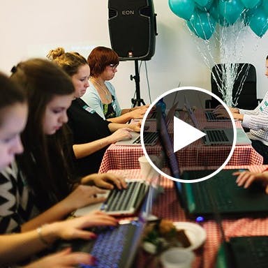 IntoConnection Vlog | Coderen en cupcakes: ICT voor vrouwen