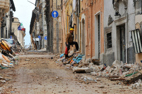 De Italiaanse stad L'Aquila vlak na de aardbeving. Foto: ANP