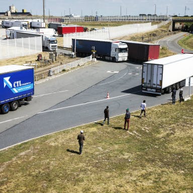 'Leger moet worden ingezet in Calais ter bescherming van transportbedrijven'