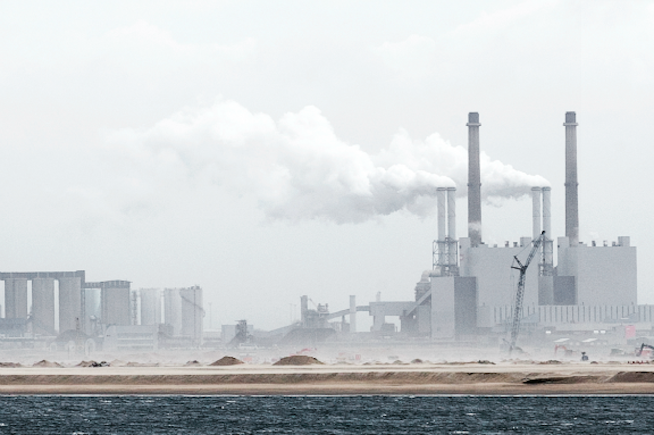 De bestaande elektriciteitscentrale op de Maasvlakte, waarnaast EON een nieuwe bouwt (Foto: ANP/Jerry Lampen)
