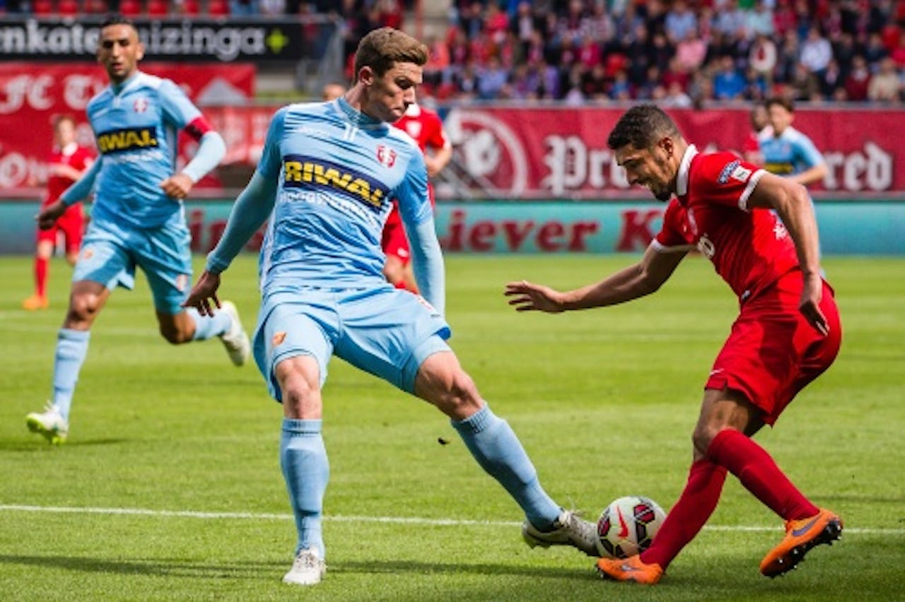 Robin Gosens (L) in actie voor FC Dordrecht. Archieffoto ANP