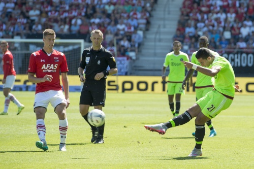 El Ghazi (R) scoort de 0-1. ANP