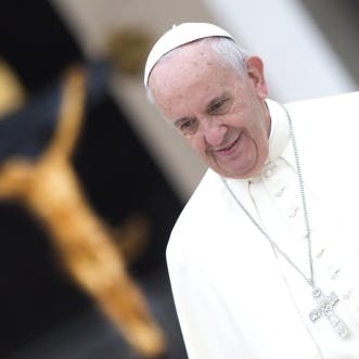 Paus gaat als gewone klant naar opticien