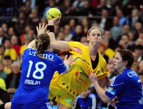 Maura Visser (M) in actie. EPA