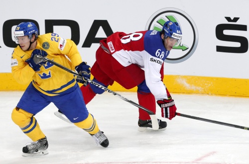 Jaromir Jagr (R). EPA