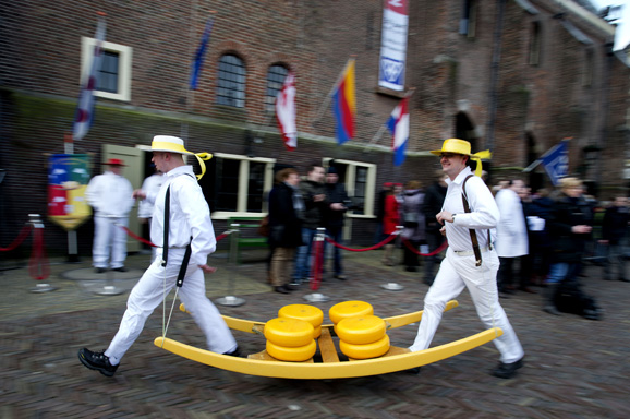 Kaasmarkt op archiefbeeld
