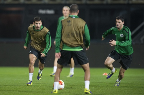 Maccabi Haifa op training. ANP
