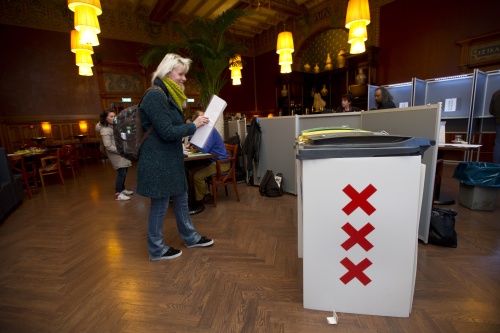 Stembureau op Amsterdam centraal station