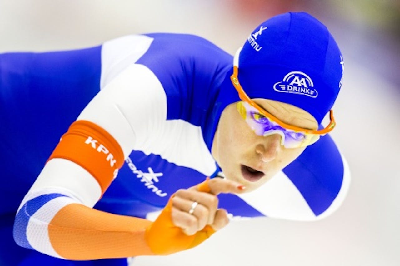 Ireen Wüst gaat op de 1000 meter voor haar derde gouden medaille in dit eerste schaatsweekeinde van het seizoen. (ANP)