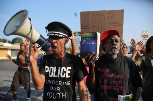 Er wordt al dagen gedemonstreerd in Ferguson. EPA