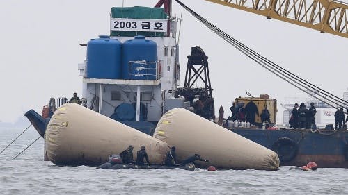 Archiefbeeld zoektocht naar de Sewol (EPA)