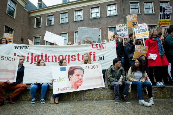 Juni: Studenten demonstreren in Den Haag tegen het nieuwe leenstelsel
