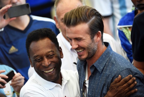 EPA Pele (l) met David Beckham (r).
