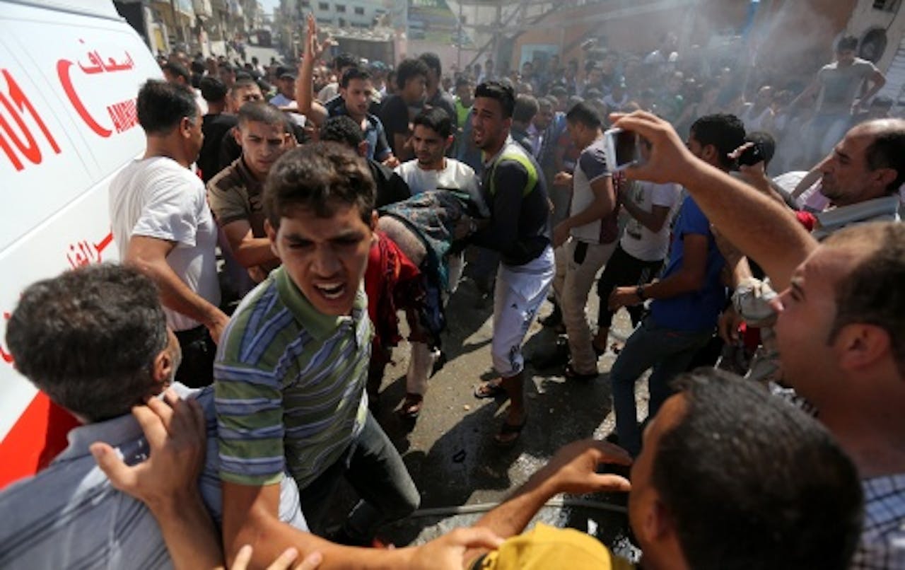 Palestijnen na een eerder bombardement op Gaza. EPA